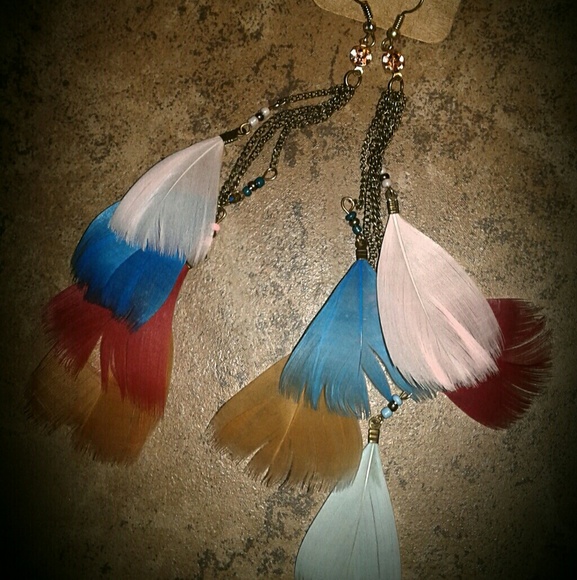 🎉4 for $15🎉Beautiful boho feather earrings NWT! - Picture 2 of 4